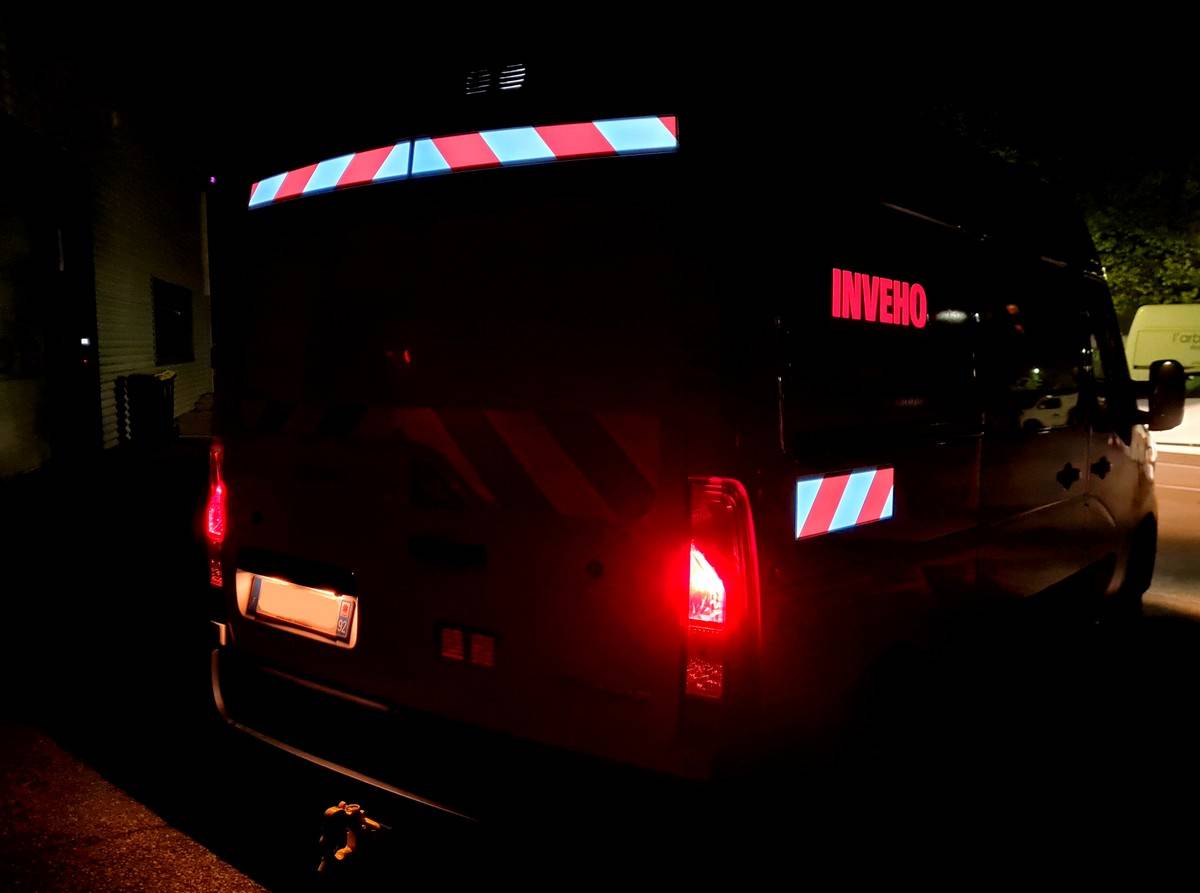 Covering lumineux sécuritaire réalisé pour les véhicules professionnels d’INVEHO, expert du wagon de marchandises, par WAS LIGHT à Lyon