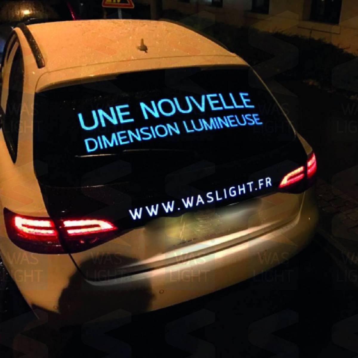 Mise en place et installation d'une vitrophanie lumineuse sur véhicule de la société WAS LIGHT