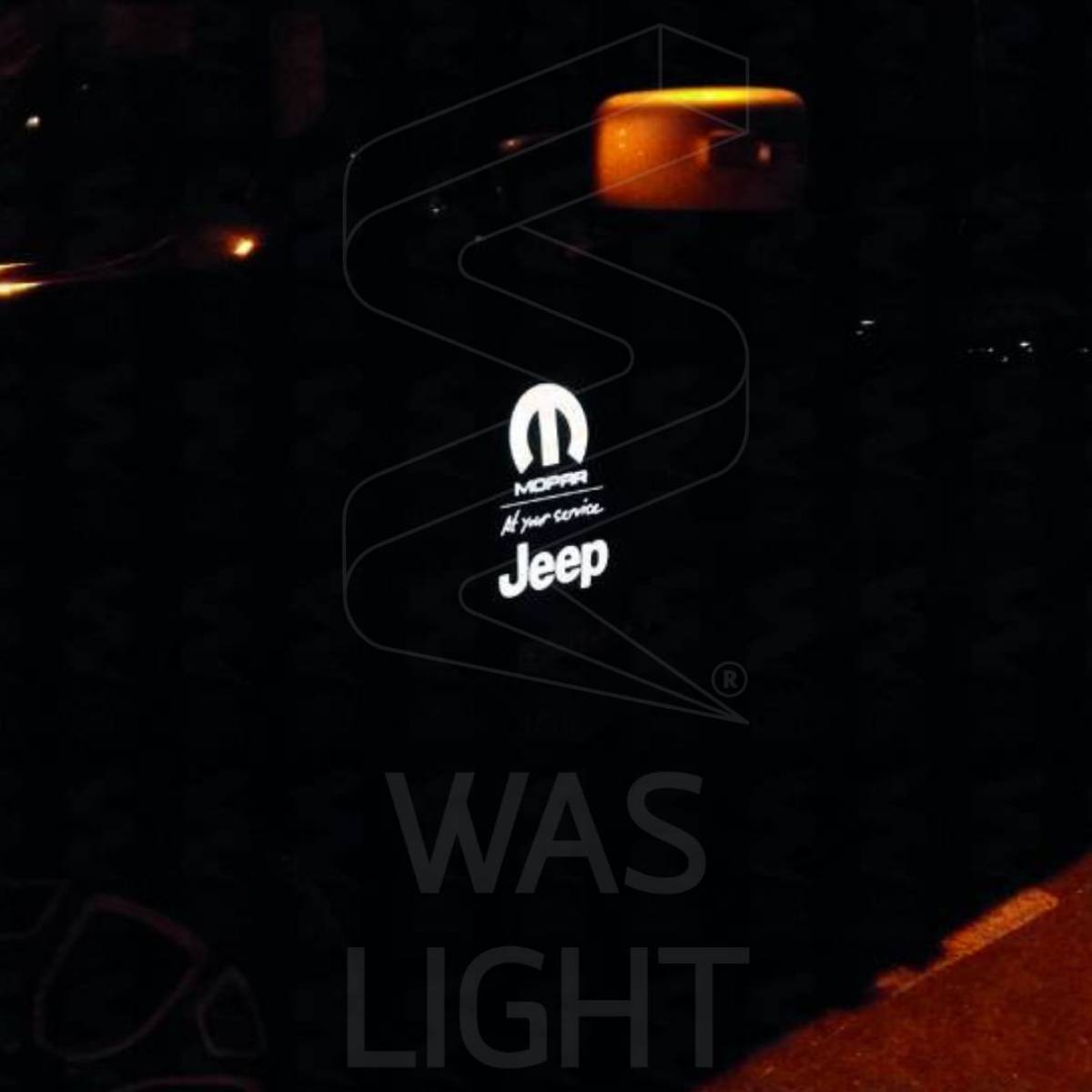 Création et pose d'un stickage lumineux pour la société Mopar, dans le cadre de la sortie du Jeep Renegade et pour la promotion de son véhicule