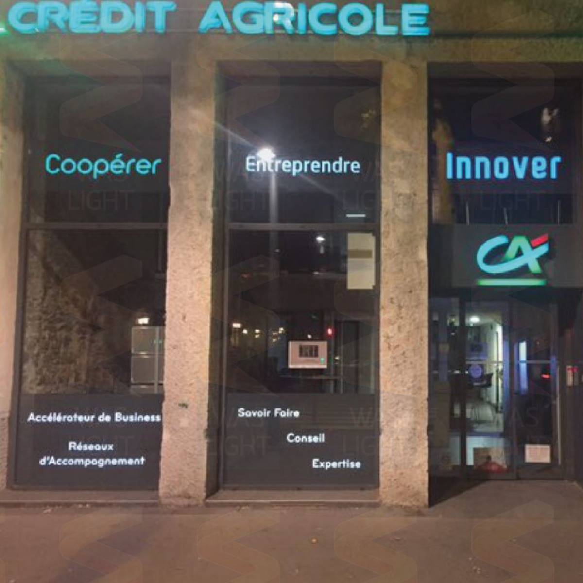 Agence Crédit Agricole à Lyon en électroluminescence