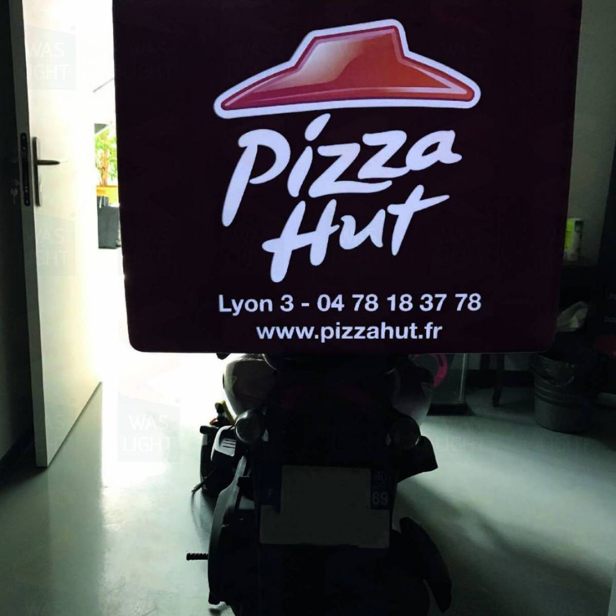 Caisson lumineux scooter Pizza hut