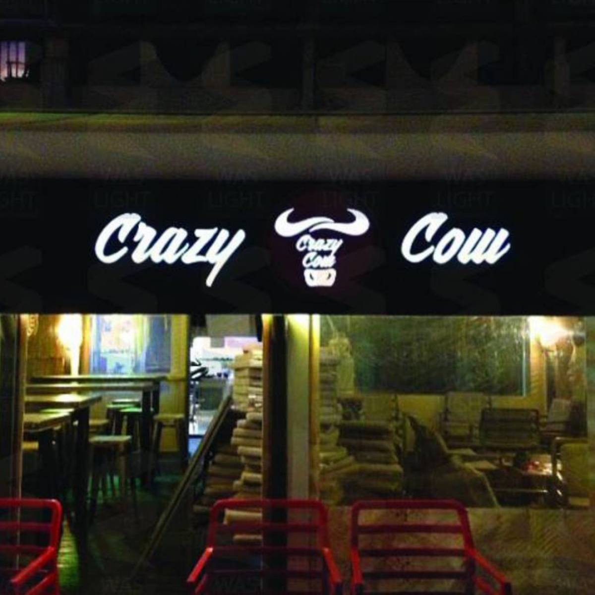 Lambrequin électroluminescent pour le restaurant Crazy Cow dans le 06