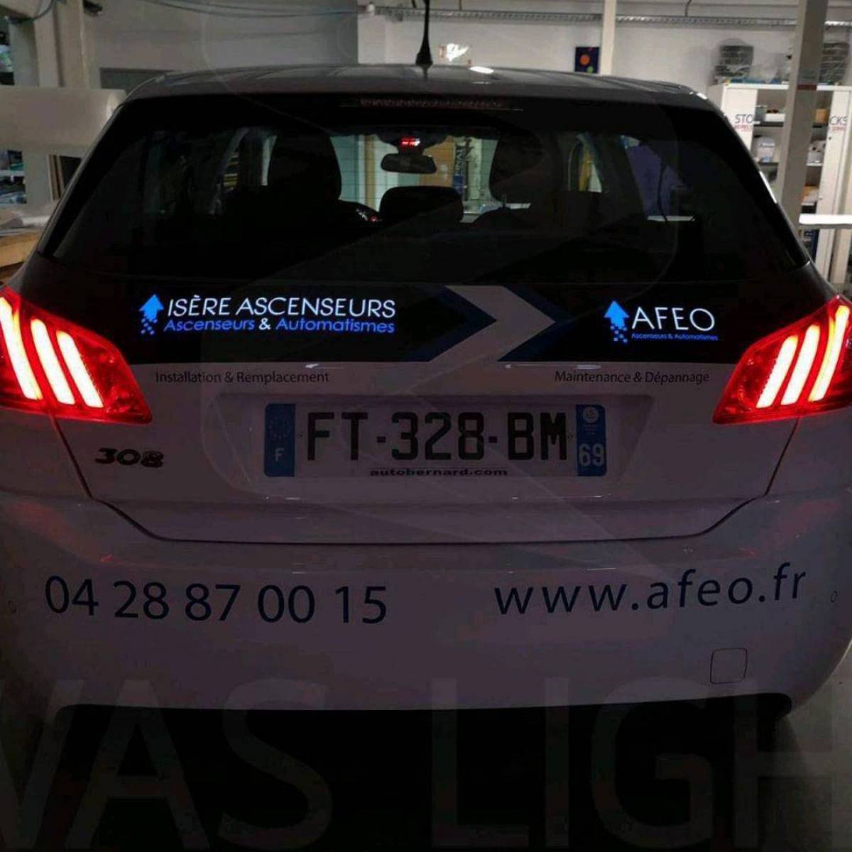 Covering électroluminescent voiture AFEO et ISERE ASCENSEURS Grenoble