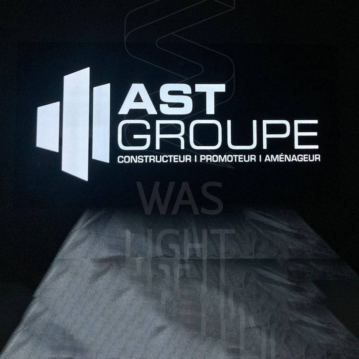 Panneau de grue électroluminescent AST Groupe Mions