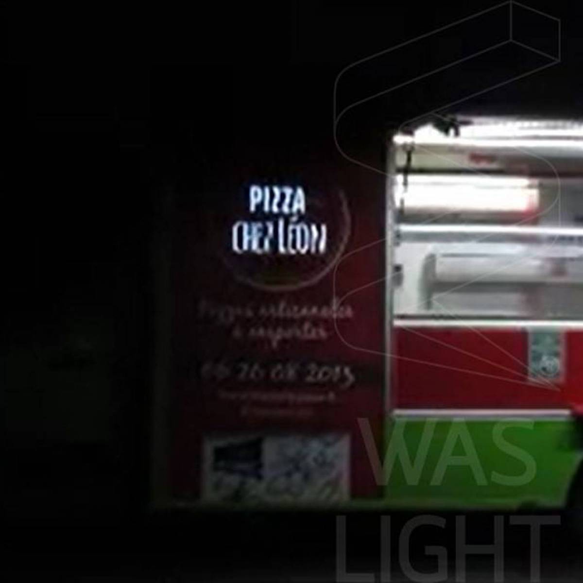 Covering électroluminescent food truck Pizza Chez Léon Questembert