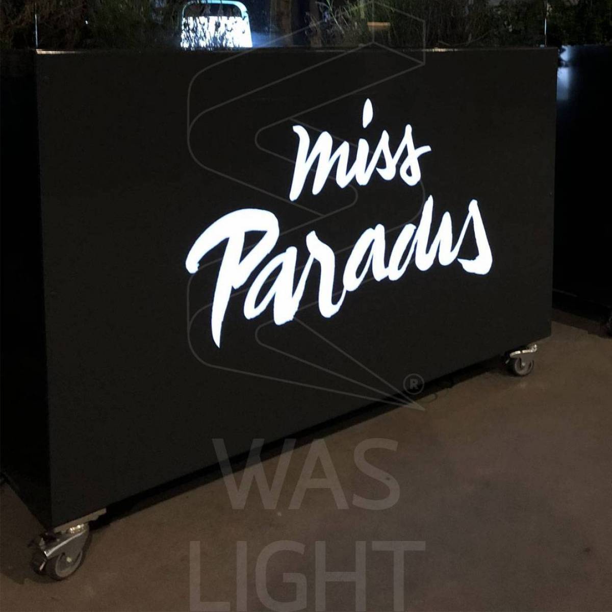 Enseigne PMMA électroluminescente Miss Paradis Lyon