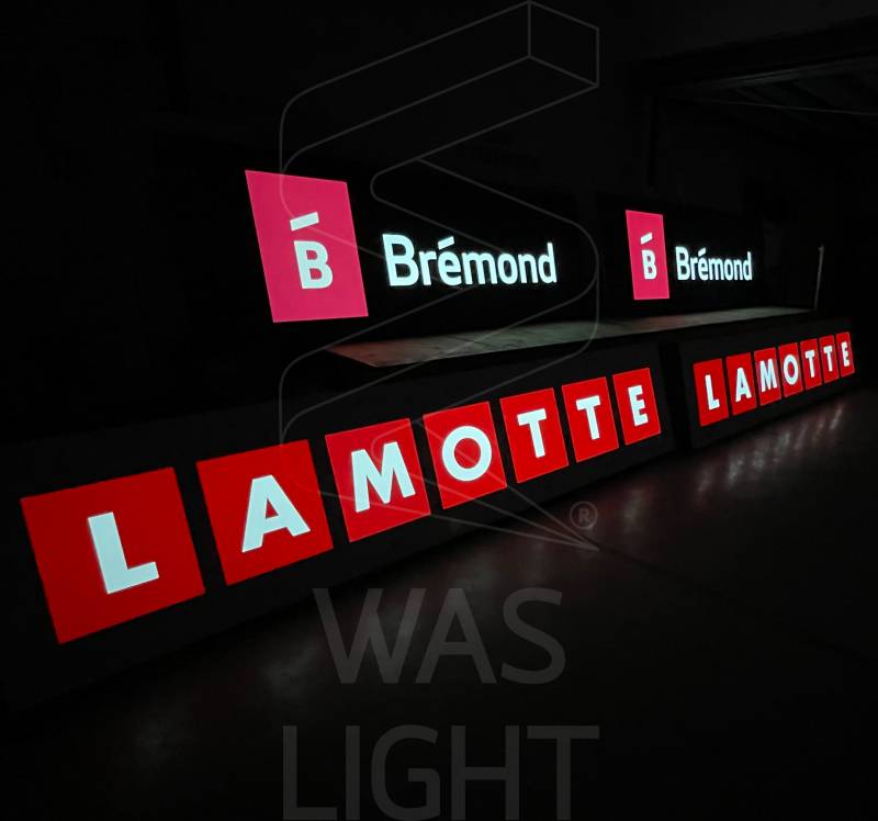 Panneaux de grue lumineux pour lamotte brémond